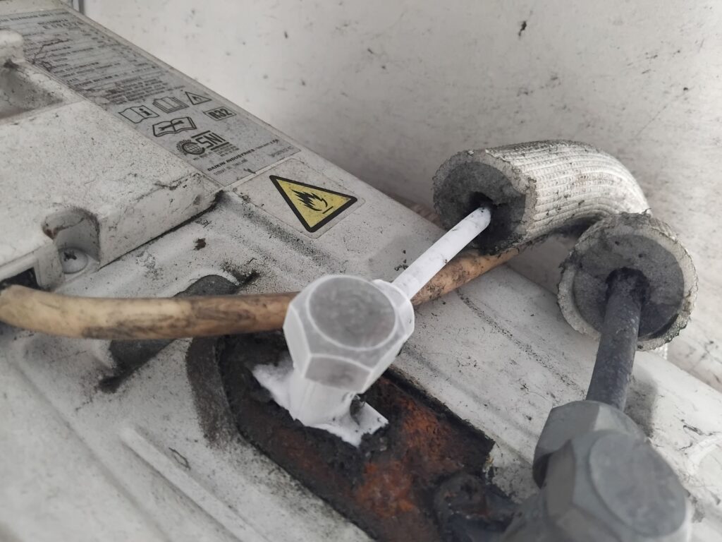 Contoh Kasus kebocoran freon saat service AC di Rawamangun Kasus kebocoran freon saat service ac rawamangun jakarta timur