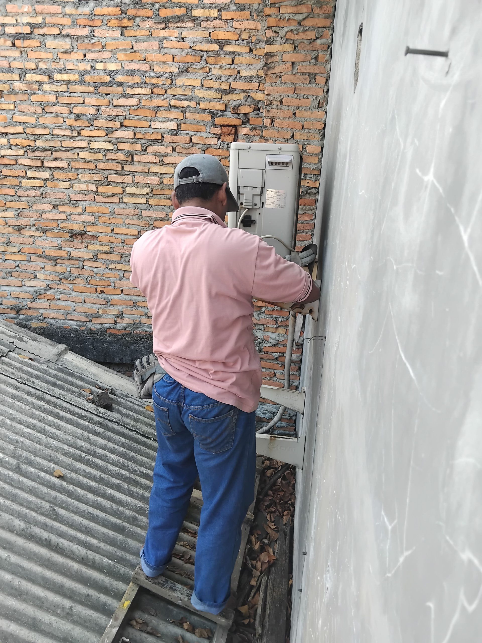 Foto asli kami saat melayani panggilan Service AC Utan Kayu Jakarta Timur Foto Asli Saat Kami menerima Service AC Utan Kayu Jakarta Timur